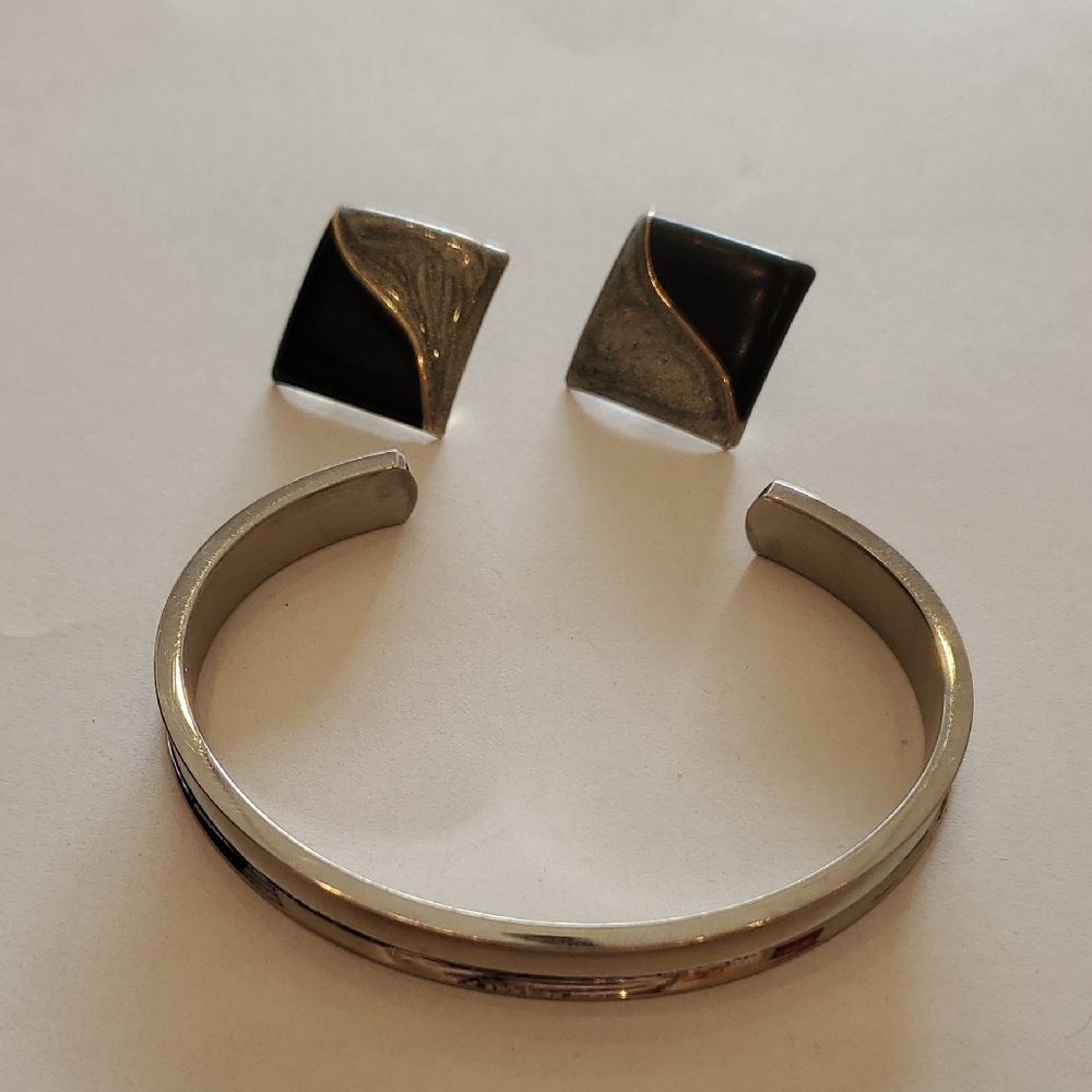Earrings & Cuff Bracelet 0451